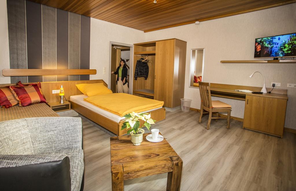 Апартаменты Boardinghouse Remchingen Baan Arun Экстерьер фото
